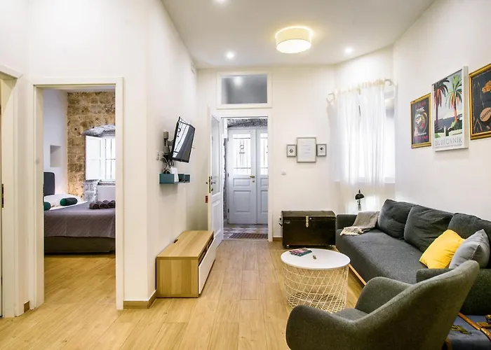 Hidden Gem Old Town Apartment By Duhomes